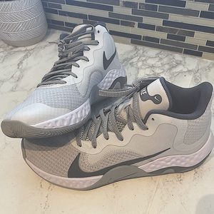 Men’s Nike Shoes - Size 11 {Mint Condition}